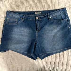 YMI Jean shorts plus blouse